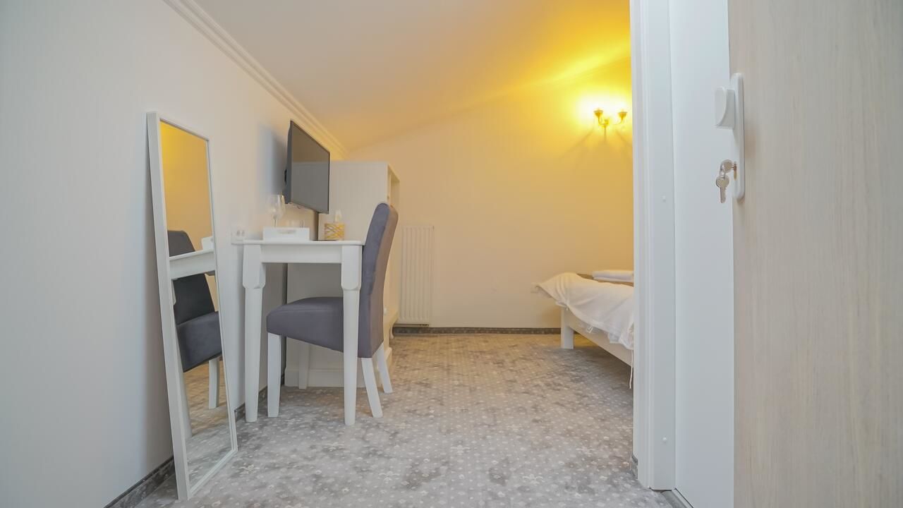 Отели типа «постель и завтрак» Monarch House Брашов