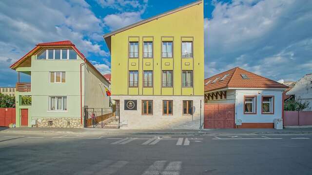 Отели типа «постель и завтрак» Monarch House Брашов-14