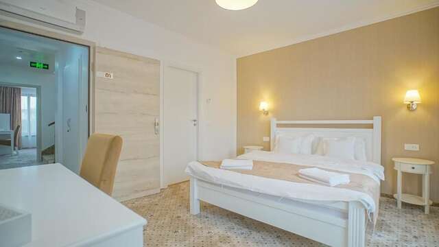 Отели типа «постель и завтрак» Monarch House Брашов-61